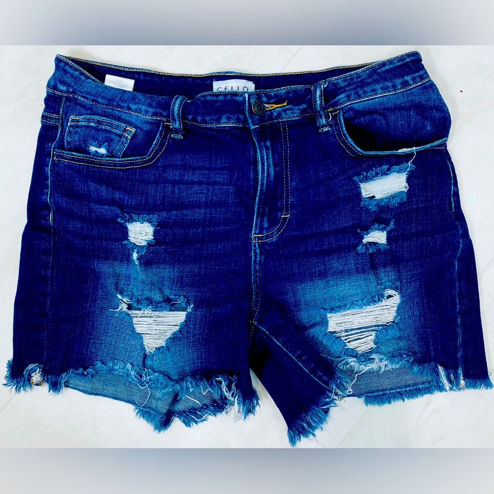 Cello distressed jean shorts. Size Large. Worn once.